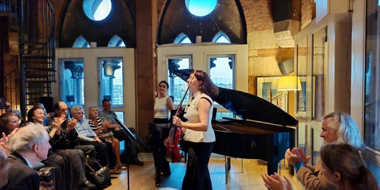 Ezo Sarıcı and Deniz Cengiz of Duo Ekeš receiving applause at St Pancras Clock Tower